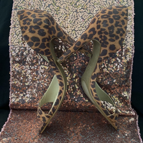Sexy yet sophisticated Leopard print heels - Picture 2 of 9